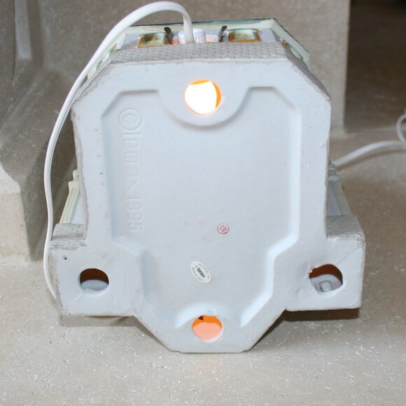 Christmas 1995 Lemax Dickensvale Porcelain Lighted House & Street Lamps - Picture 6 of 15